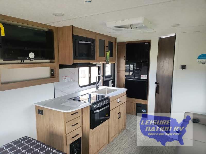 Coachmen RV Freedom Express Ultra Lite 192RBS kitchen