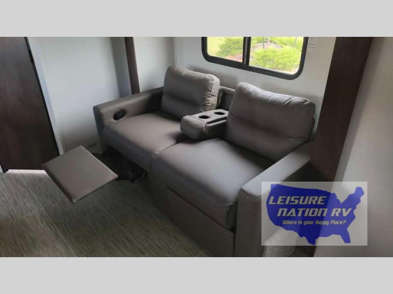 Coachmen RV Freedom Express Ultra Lite 192RBS seating